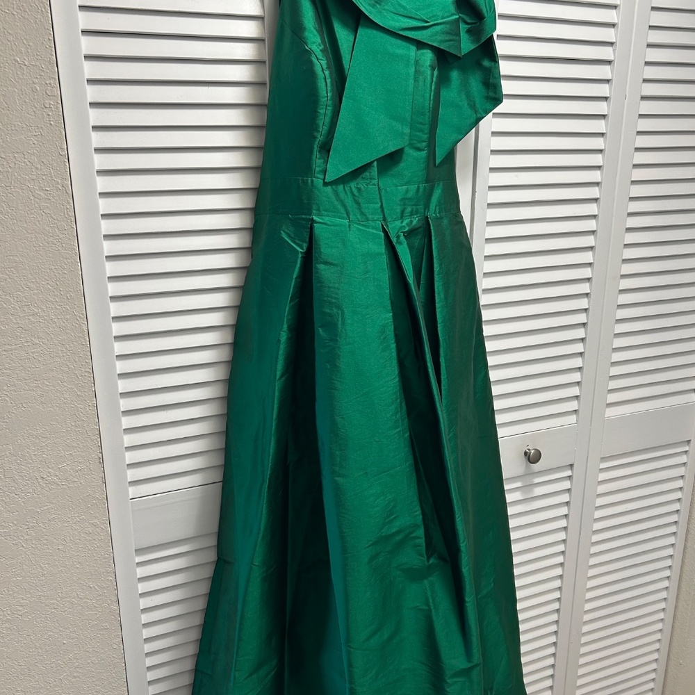 Eliza J - Bow Mikado Ballgown - Picture 7 of 9